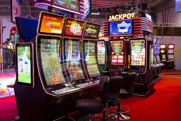 pahala4d app navigation showing Slots menu with Hip Hop Panda, Live Casino, and Sportsbook sections